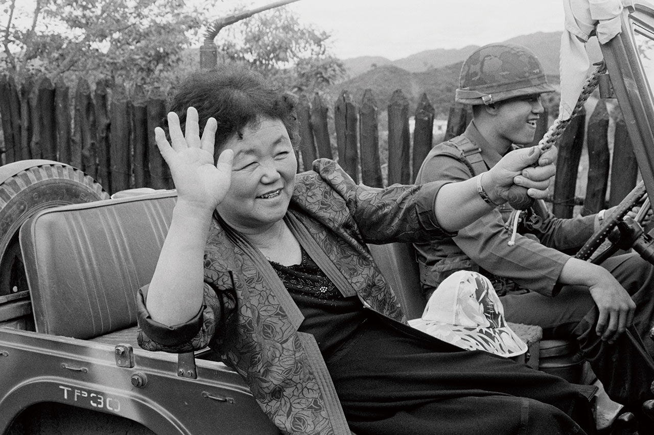 총을 든 나이팅게일 “내 환자는 내가 지킨다” < 김형민 PD의 딸에게 들려주는 역사 이야기 < 사회 < 기사본문 - 시사IN