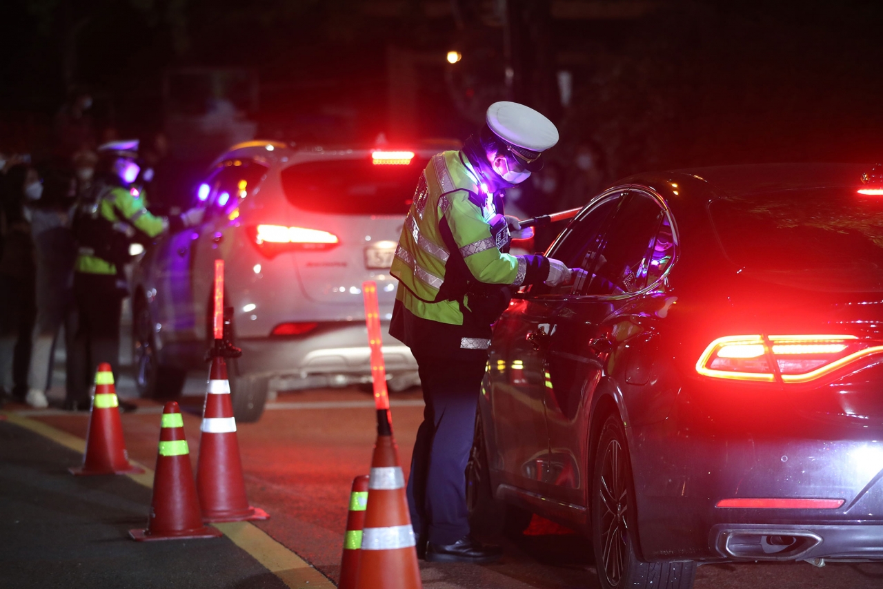 코로나19 시대의 음주운전 단속은? < 기자들의 시선 < 인터뷰·오피니언 < 기사본문 - 시사IN