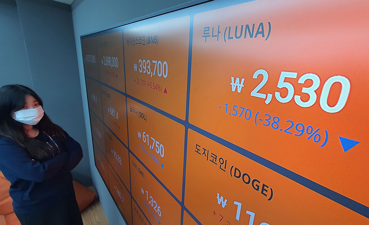 무너진 모래성, 스테이블 코인은 존재해야 하는가 [자본시장 이야기] < 이관휘의 자본시장 이야기 < 경제 < 기사본문 - 시사IN