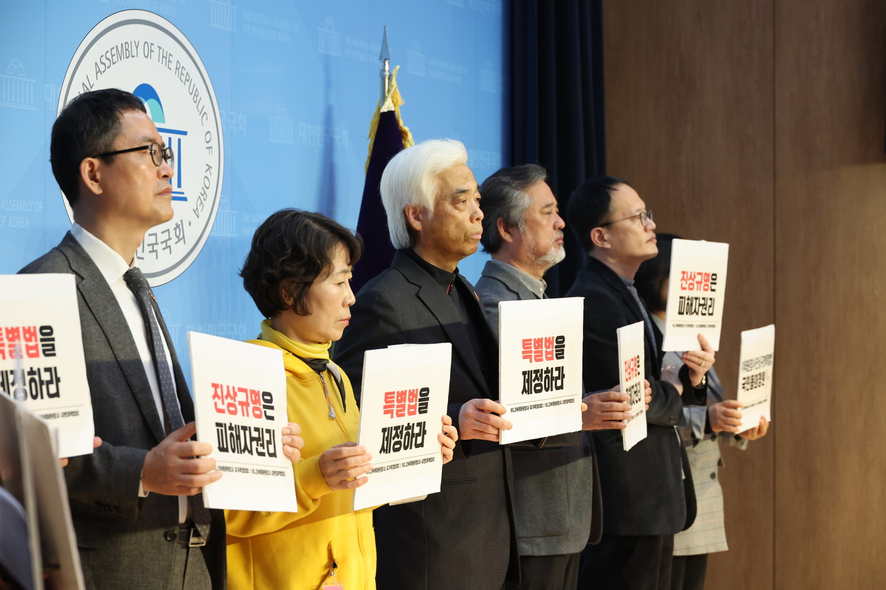 3월23일 이태원 참사 유가족과 세월호 참사 유가족들이 국회에서 이태원참사 진상규명 특별법 국민동의 청원 기자회견을 열었다. ⓒ연합뉴스