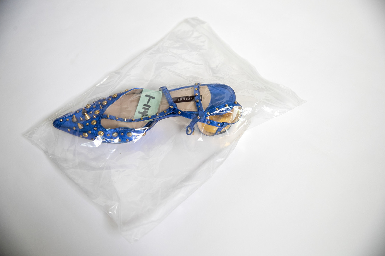 정주희씨가 사고 당시 신었던 구두. 주희씨는 파란색을 좋아했다. ⓒ시사IN 박미소