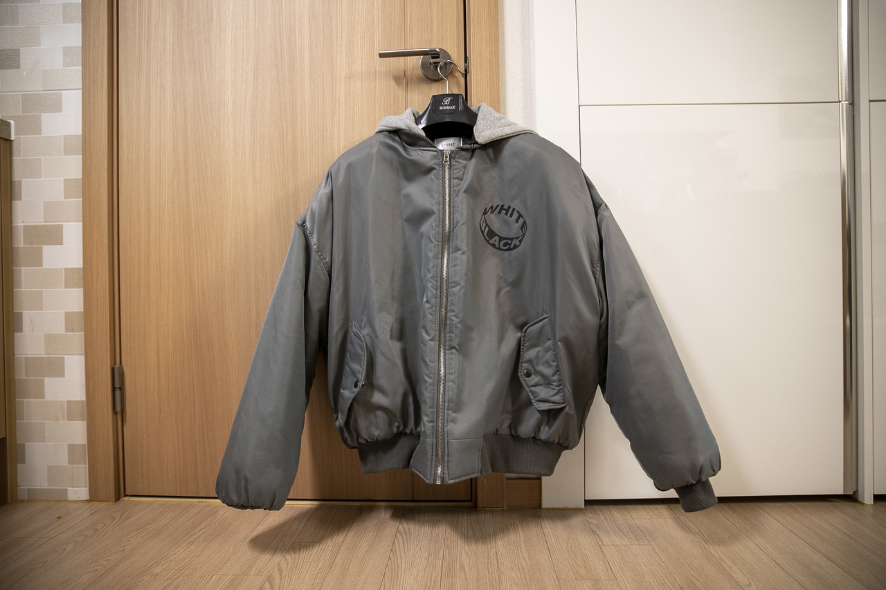 이재현 군의 어머니가 마지막으로 사준 옷. 엄마는 이 옷을 입고 다니려 했지만 팔이 너무 길어 입지 못했다. 재현 군은 가족들 사이에서 '긴팔원숭이'란 별명이 있었다. ⓒ시사IN 박미소