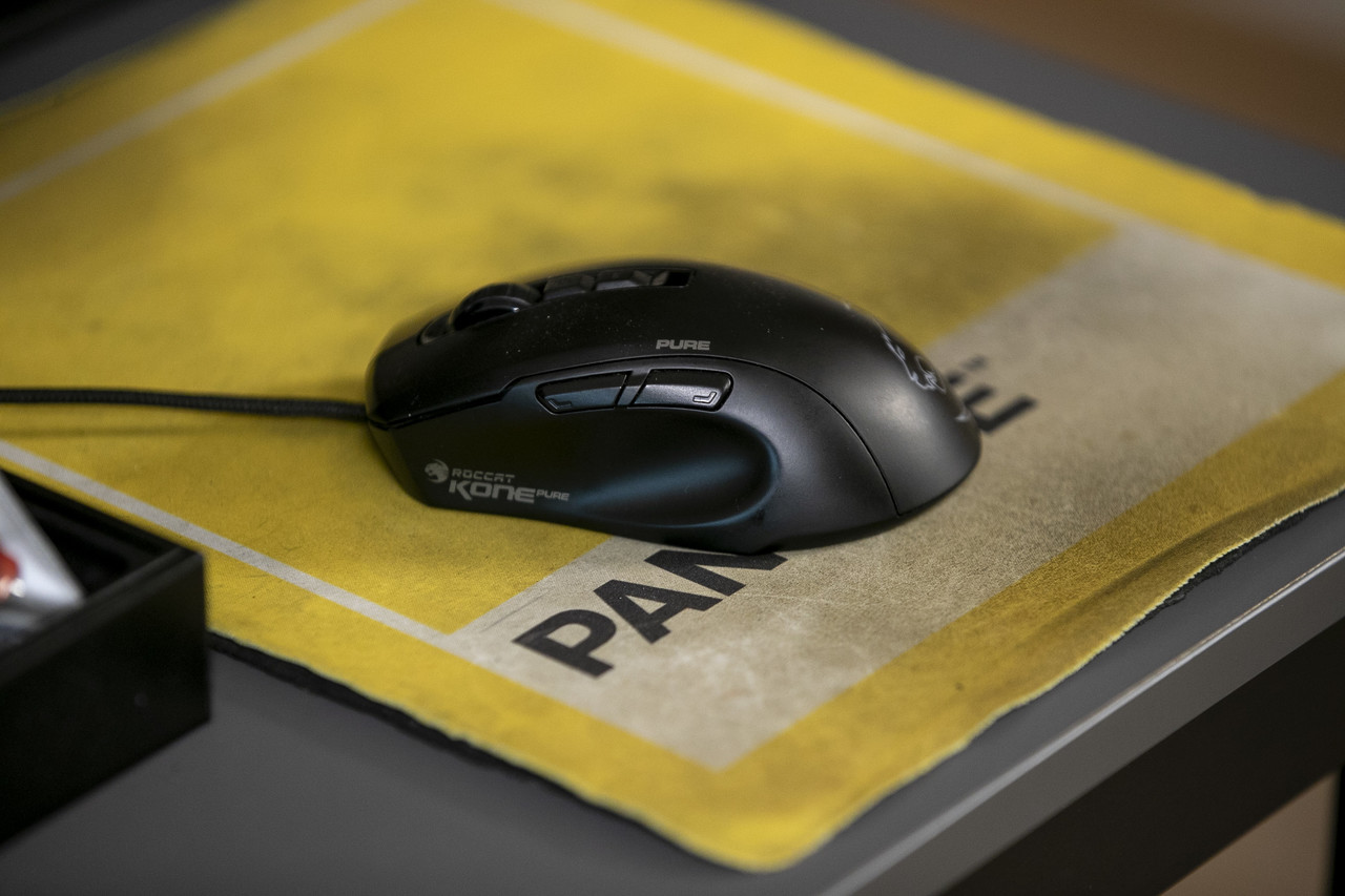 이재현 군은 게임 〈오버워치〉를 즐겨 했다. 마우스 패드에 손때가 묻어 있다. ⓒ시사IN 박미소