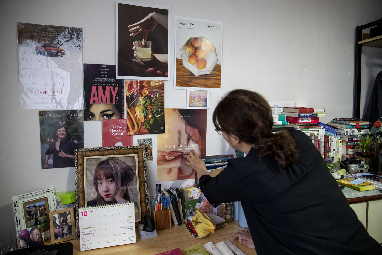 박현진씨 방 벽에 포스터가 여럿 붙어 있다. 독립영화 〈태어나길 잘했어〉에 단역으로 출연할 정도로 영화를 좋아했다. ⓒ시사IN 박미소