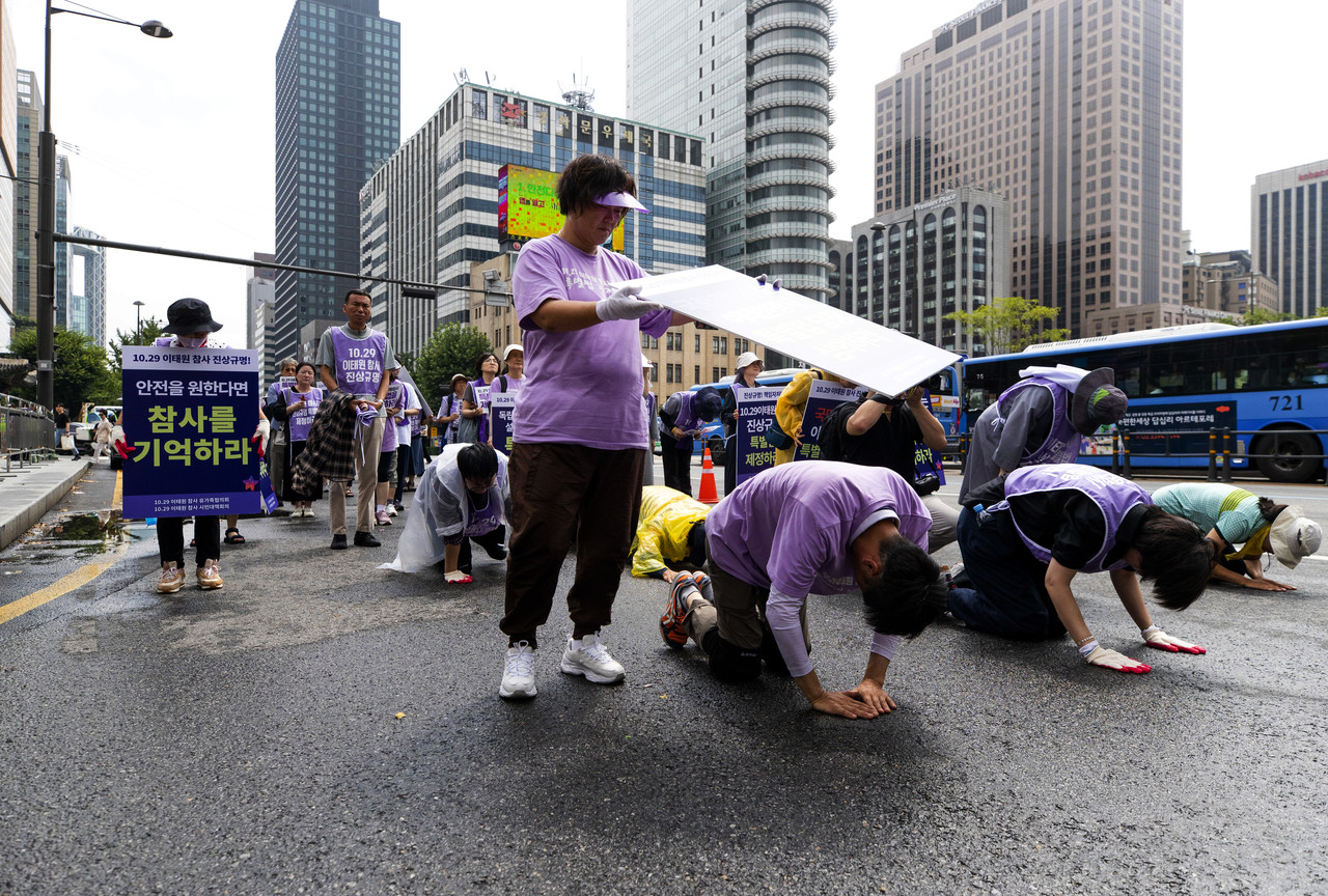 폭염에도 행진을 이어가는 유가족들. ⓒ시사IN 박미소