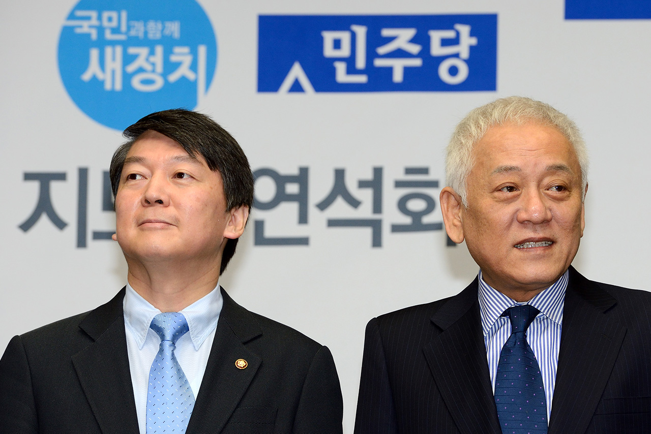 ‘제3지대 신당 창당’을 약속한 김한길 당시 민주당 대표와 안철수 새정치연합 중앙운영위원장이 2014년 4월5일 지도부 연석회의를 열었다. ⓒ시사IN 이명익