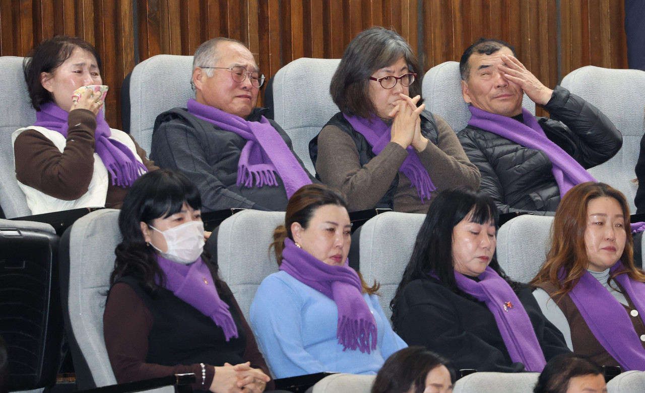 1월9일 국회 본회의에서 ‘이태원 참사 특별법’ 표결을 방청하는 유가족들. ⓒ연합뉴스