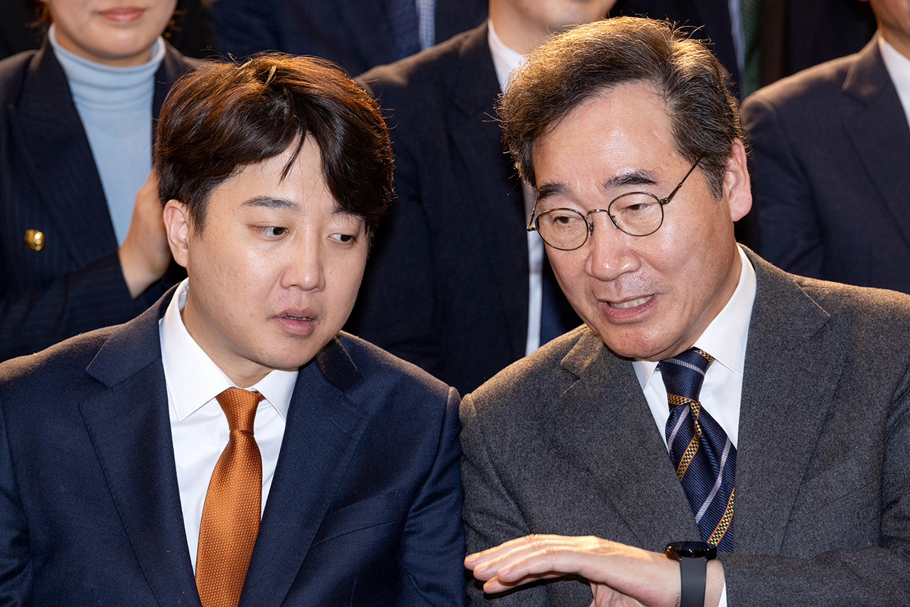 이준석 개혁신당 대표(왼쪽)와 이낙연 새로운미래 인재영입위원장.ⓒ시사IN 조남진