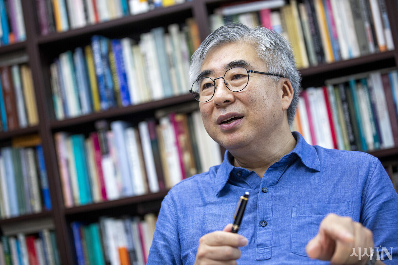 “1948년 건국 논란, 진절머리 난다” ‘대통령 친구’의 작심 비판
