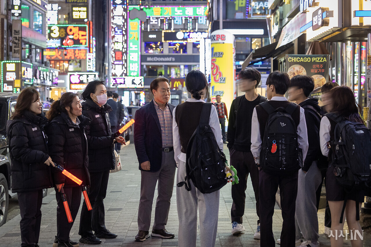 시니어 일자리, 경험이 스펙입니다 < 경제 < 기사본문 - 시사IN