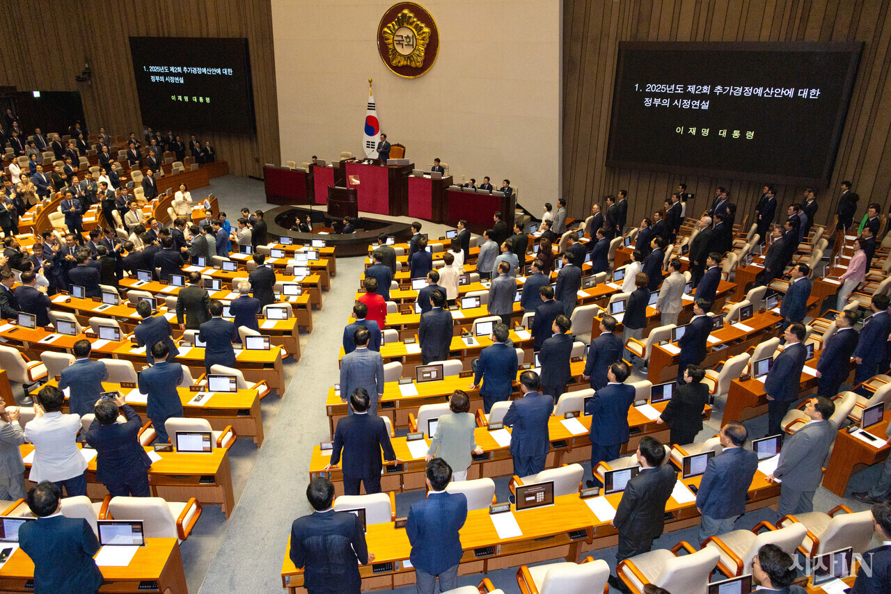 일어서긴 했지만 [포토IN] < 포토IN < 사진 < 기사본문 - 시사IN