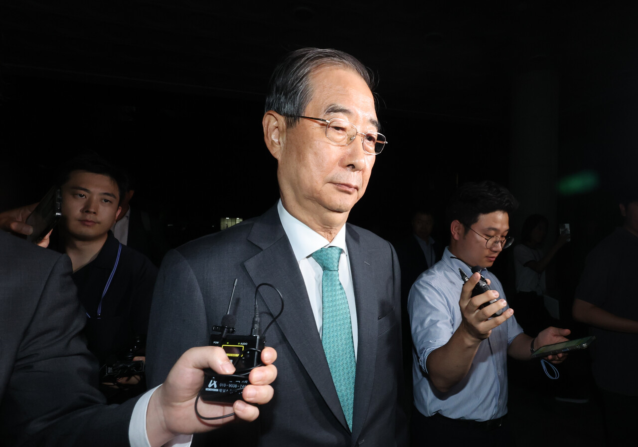 7월2일 한덕수 전 국무총리가 내란 특검 소환 조사를 받은 뒤 서울고검 청사를 떠나고 있다. ⓒ연합뉴스