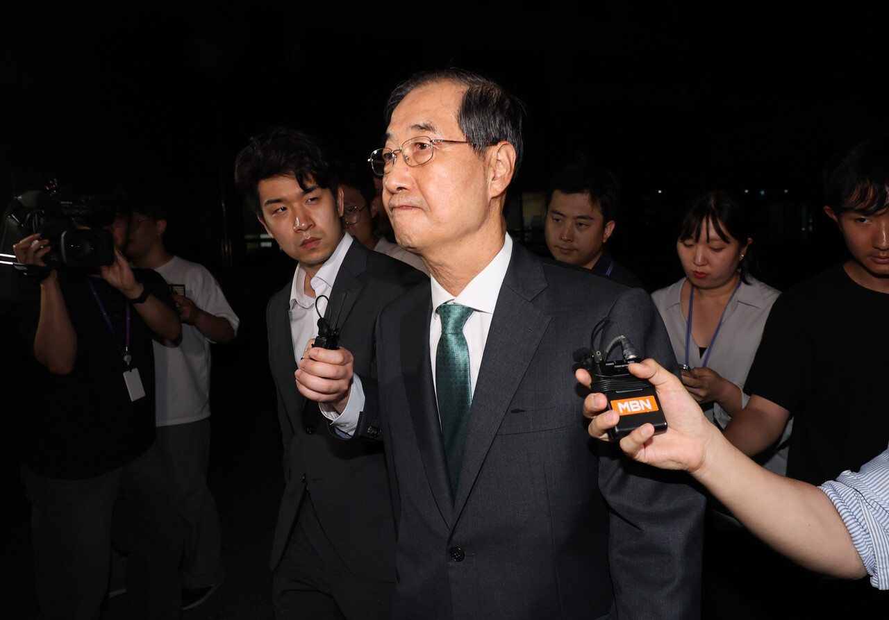 한덕수 전 국무총리가 7월2일 서울 서초구 서울고검에서 내란특검 조사를 받은 뒤 청사를 떠나고 있다. ⓒ연합뉴스