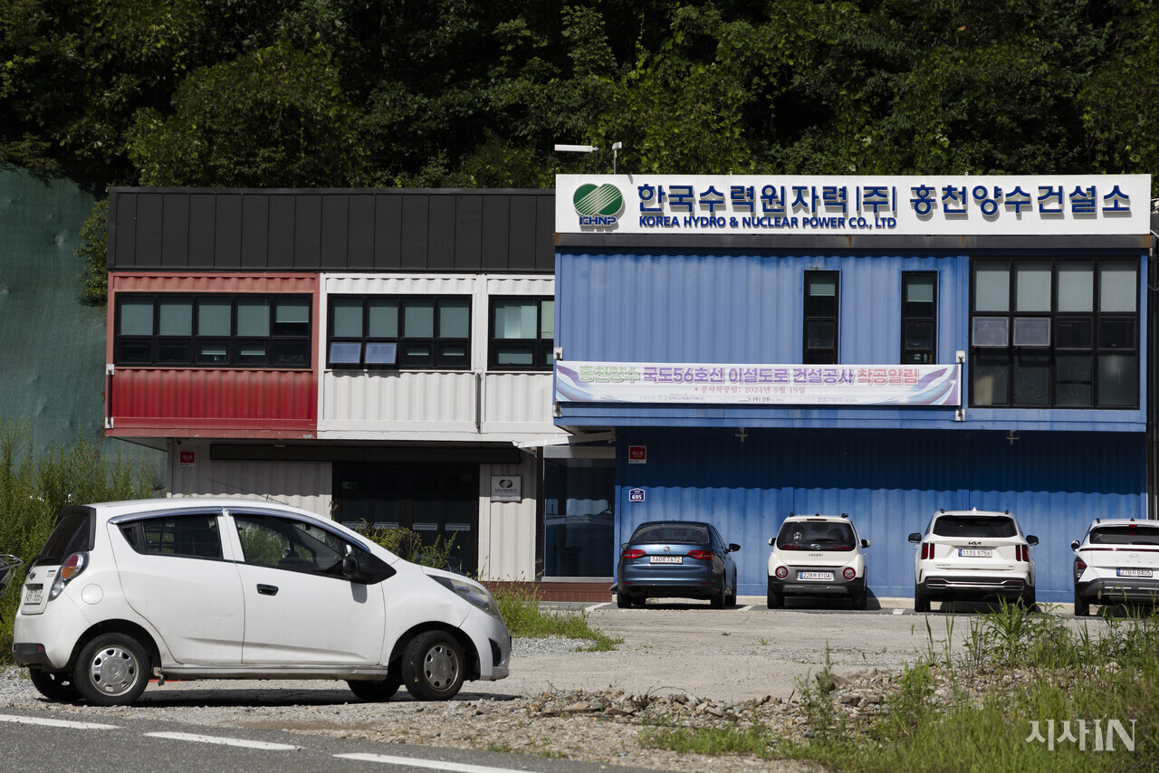 8월4일 오전 강원도 홍천군 풍천리 마을 초입에 있는 한국수력원자력의 홍천양수건설소 사무실 모습. 홍천 양수발전소 사업은 아직 실시계획 인가도 떨어지지 않은 상태다. ⓒ시사IN 이명익