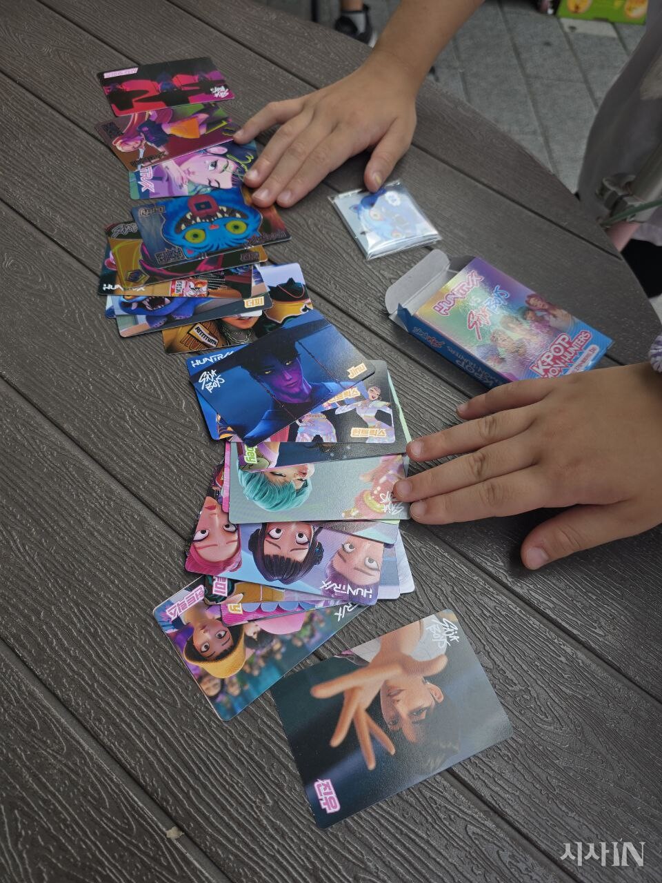 초등학생들 사이에서 포토카드가 유행하고 있다. ⓒ시사IN 임지영