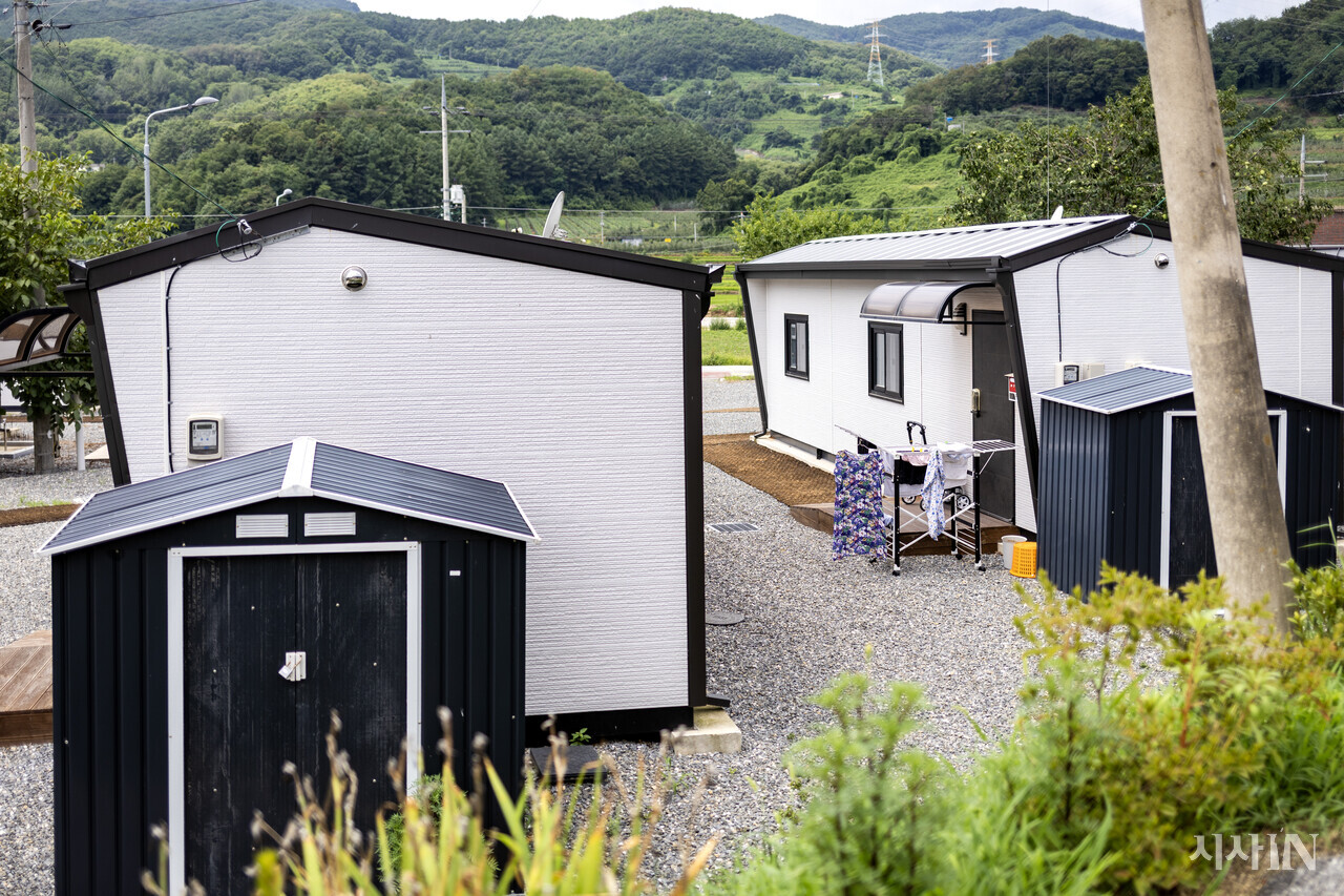 벌방리의 이재민들이 살고 있는 임시 주택. 총 10가구가 거주한다. ⓒ시사IN 박미소
