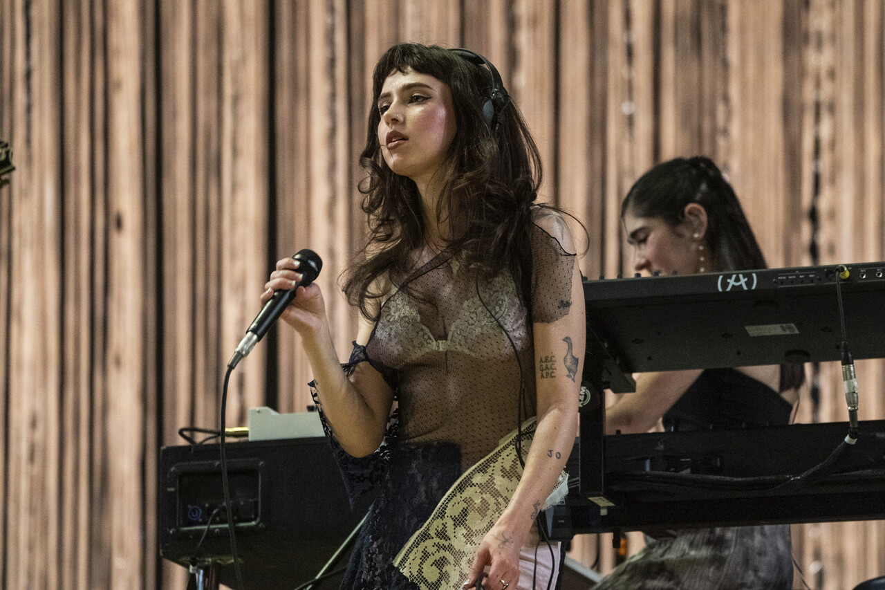 4월12일 미국 캘리포니아에서 열린 ‘코첼라 밸리 뮤직 앤드 아츠 페스티벌’에서 클레어오가 공연을 하고 있다. ⓒAP Photo