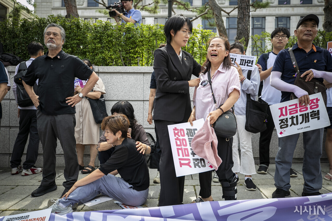 2023년 7월25일 이상민 당시 행정안전부 장관에 대한 탄핵소추안이 기각된 후, 보수 단체 회원들이 혐오 발언을 쏟아내면서 유가족 기자회견이 잠시 중단됐다. ⓒ시사IN 신선영