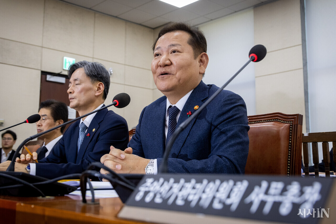 2024년 12월5일 국회 비상계엄 관련 행정안전위원회 전체회의에서 이상민 당시 행정안전부 장관이 의원들의 질의에 답변하고 있다. ⓒ시사IN 박미소