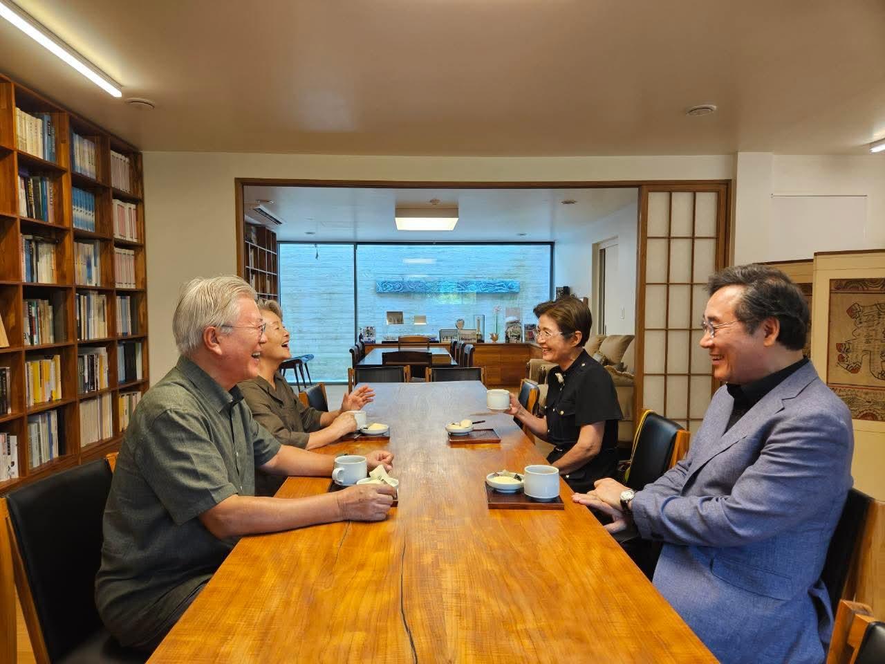 이낙연 새미래민주당 상임고문이 문재인 전 대통령을 예방했다며 9월13일 자신의 페이스북에 올린 사진. ⓒ이낙연 새미래민주당 상임고문