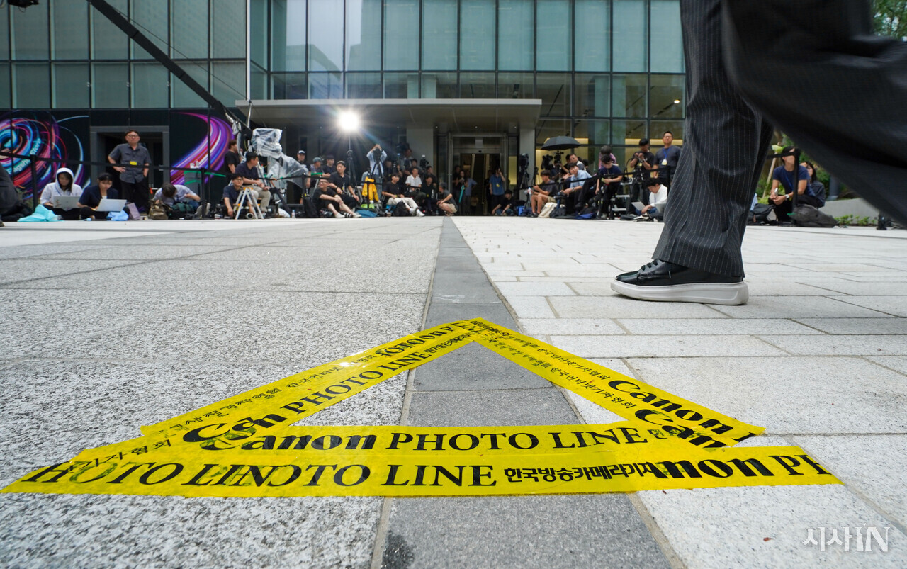 서울 광화문의 김건희 특검 사무실 앞에 설치된 포토라인. ⓒ시사IN 이명익