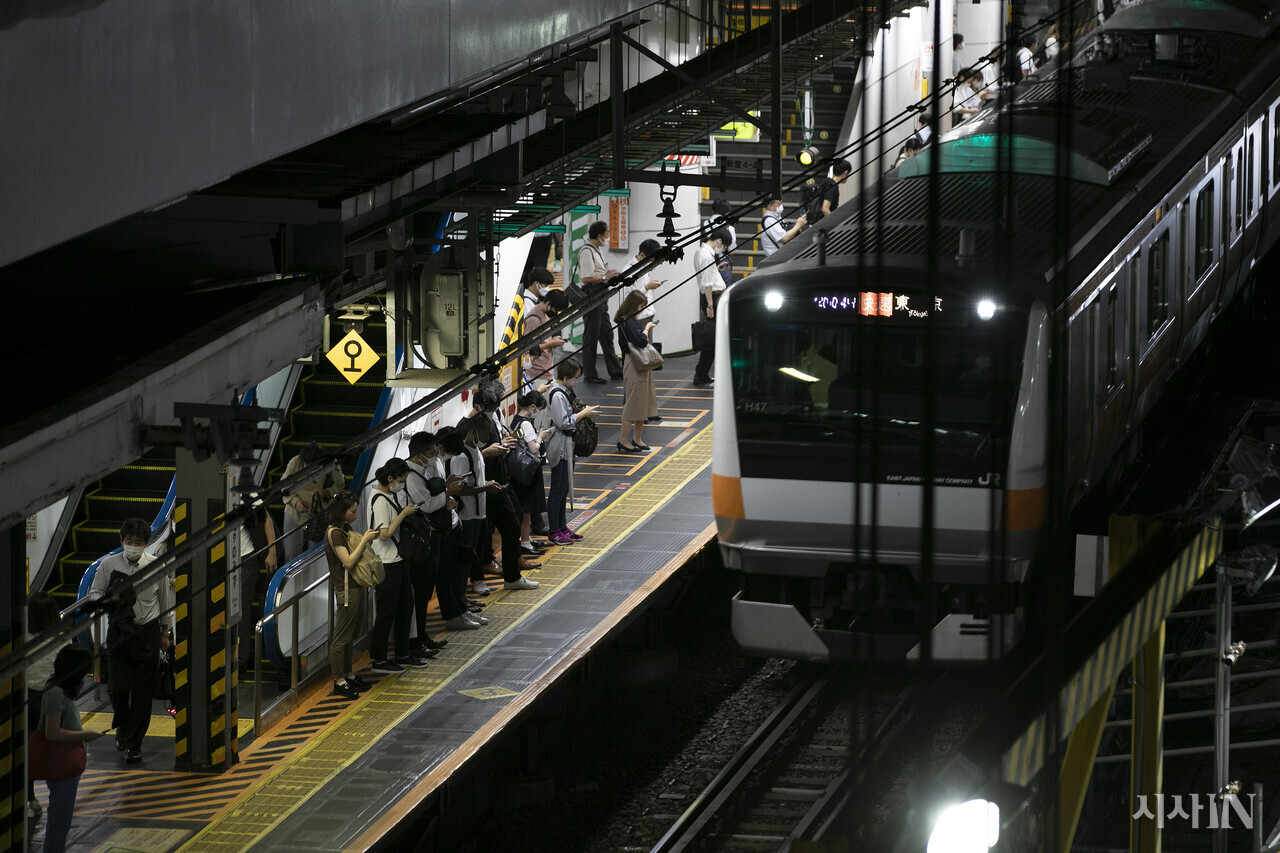 야마노테선은 도쿄의 핵심 지역을 순환하는 노선이다. 사진은 야마노테선 오차노미즈역 풍경. ⓒ시사IN 이명익