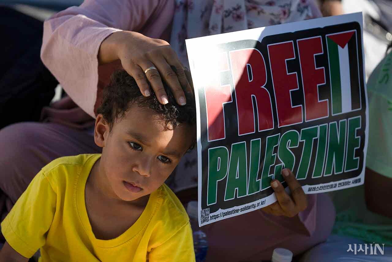 8월30일 서울 종로구에서 열린 ‘가자 점령 반대, 가자를 굶겨 죽이지 말라’ 집회에 이집트에서 온 한 어린이가 참가했다. ⓒ시사IN 이명익