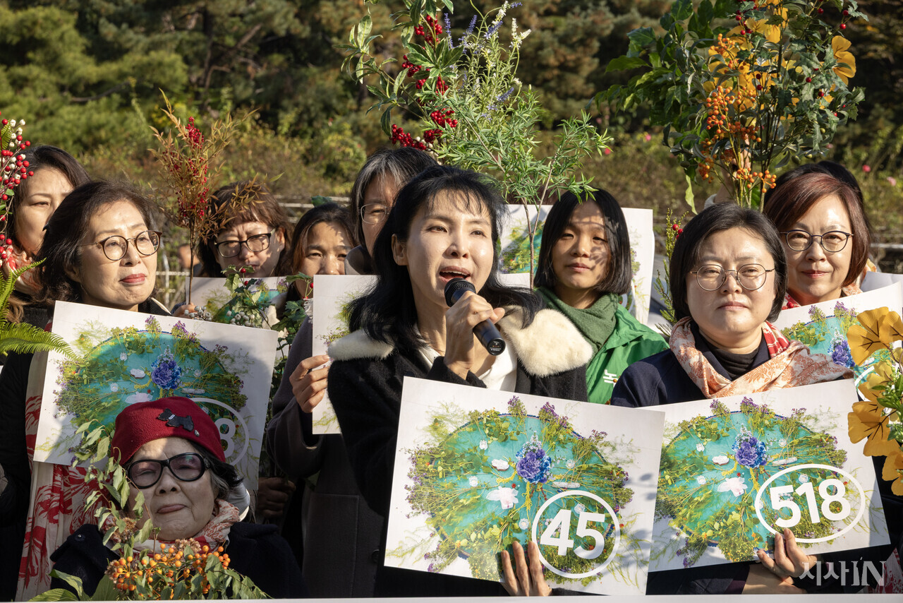 5·18 성폭력 피해자들은 서지현 전 검사가 성폭력 피해 사실을 폭로한 것을 보고 용기를 얻었다고 말했다. 기자회견에서 서지현 전 검사가 발언하고 있다. ⓒ시사IN 조남진
