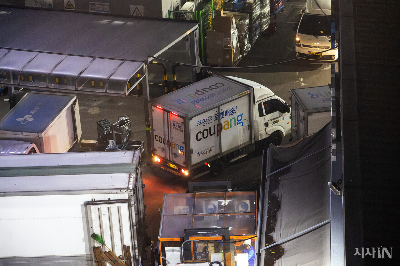 단독] 쿠팡 10년치 재무제표 분석··· 한국서 번 돈 미국으로 간다 < 경제 < 기사본문 - 시사IN