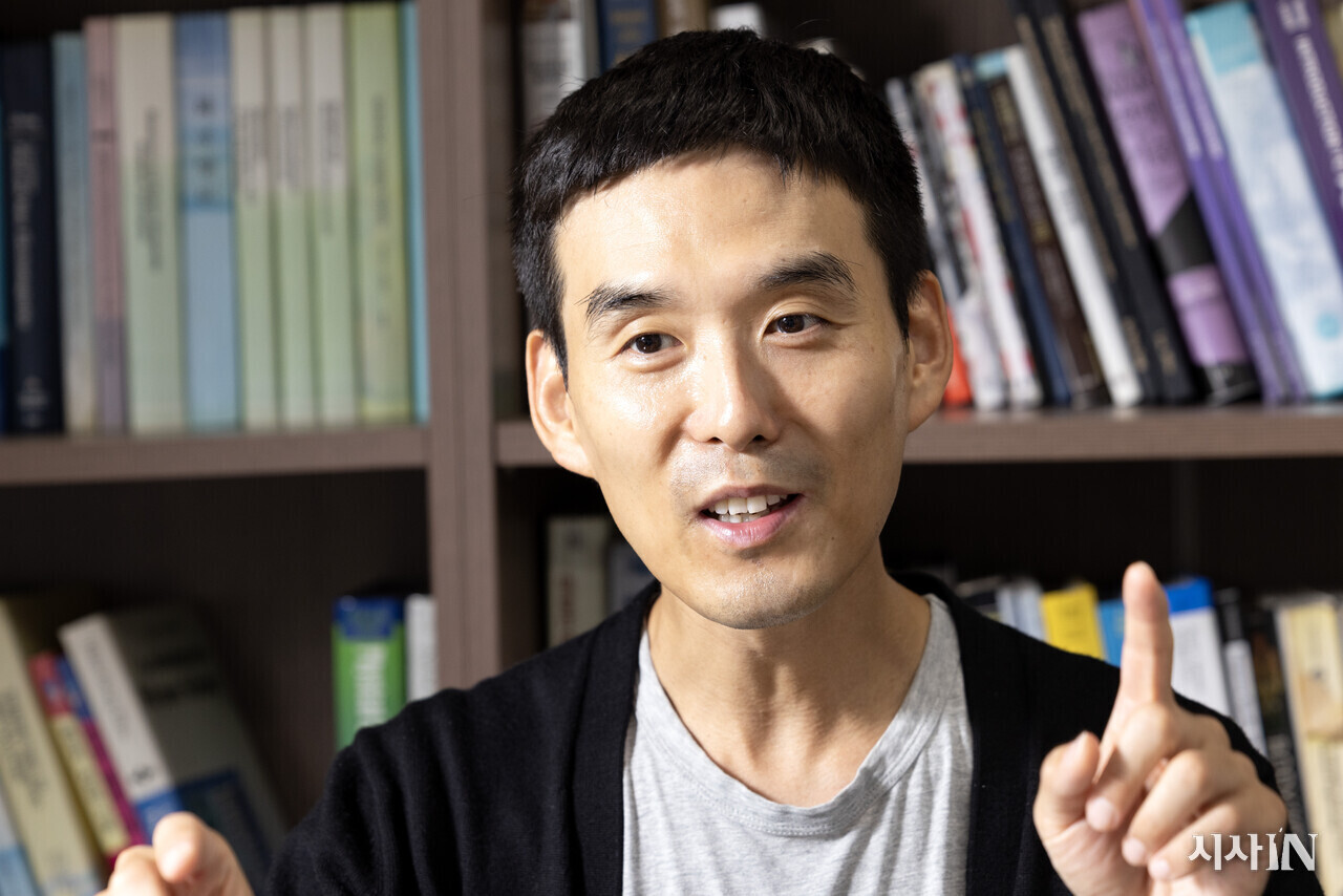 AI 시대의 결정적 착각, 미래에도 인간의 역량이 지금과 같을까? - 뉴스 썸네일 이미지