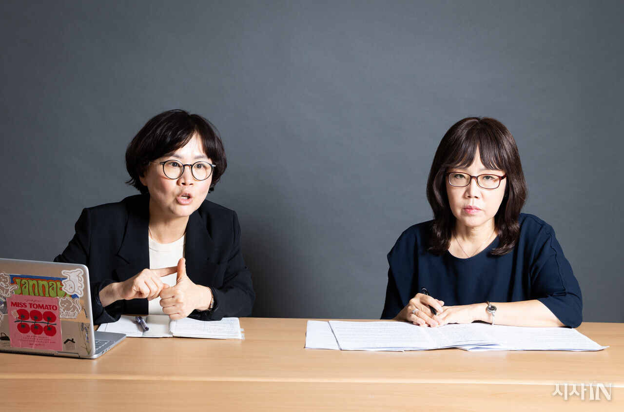 9월11일  편집국에서 류정희 한국보건사회연구원 연구위원(왼쪽)과 박선영 한세대 경찰행정학과 교수가 인터뷰를 하고 있다. ⓒ김흥구