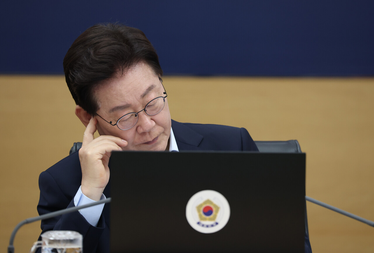 집권 2년 차 이재명 정부, ‘불신의 늪’ 경고등… [2026 신뢰도 조사]